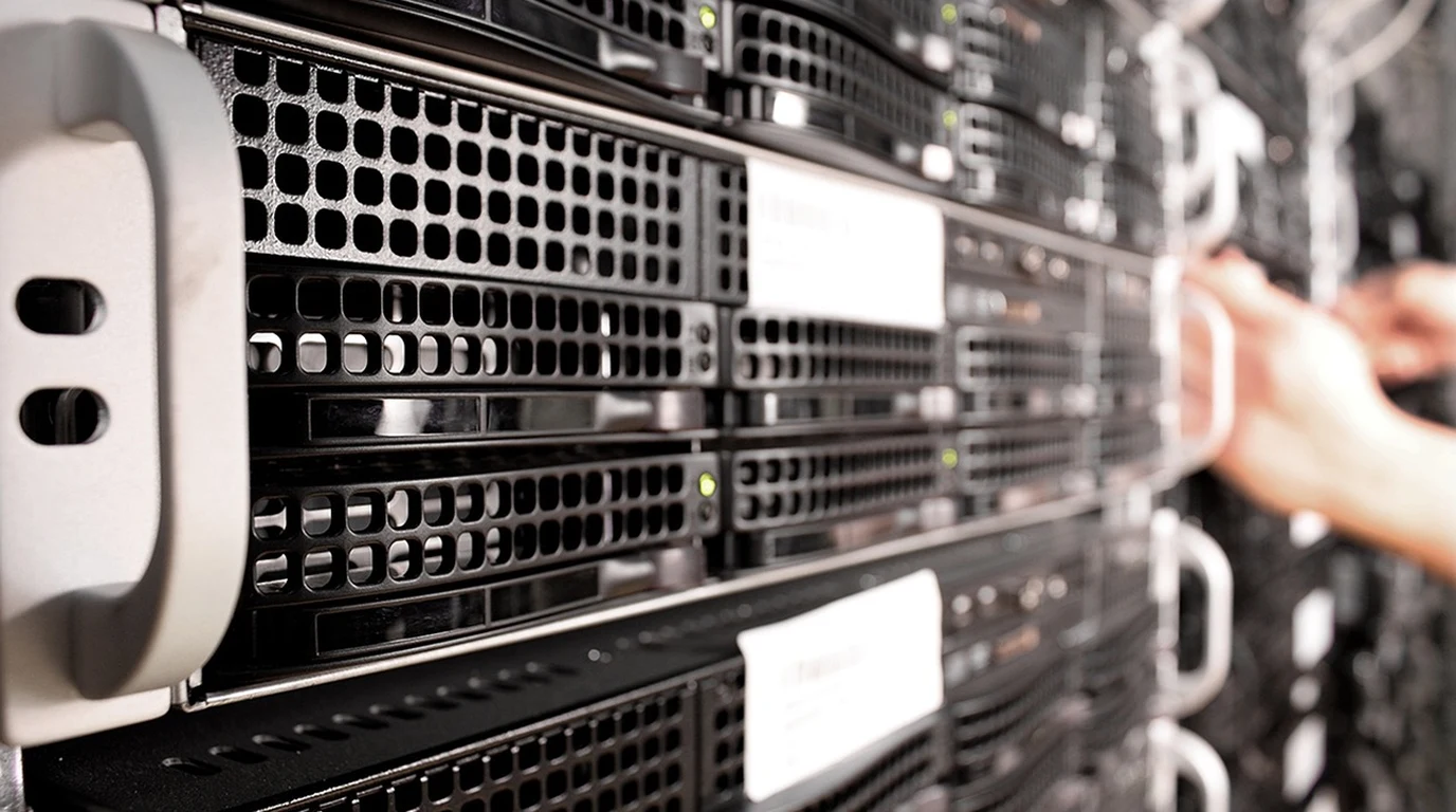 Enterprise Colocation Server Chassis Dell PowerEdge vs Supermicro Hardware Procurement