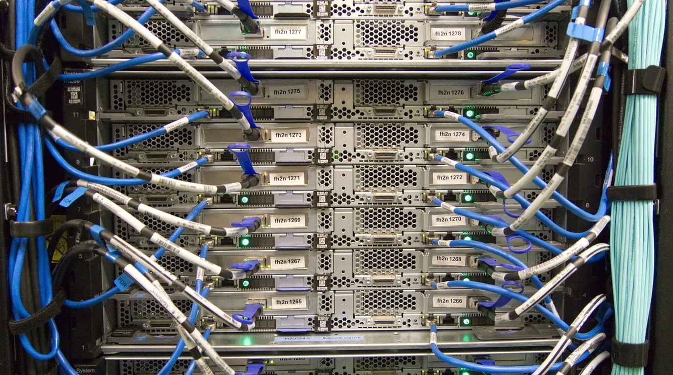 Enterprise Systems Engineers Performing Zero Downtime Cloud Repatriation in Colocation Data Center